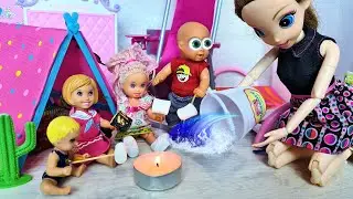 MARSHMALLOW ON A BONFIRE RIGHT IN THE ROOM😱 A PICNIC at home with Katya and Max a cheerful family