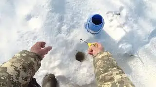 На   маленькой   речке  рыбачим  для  души..