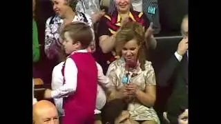 Synchronized clapping of an audience in USSR. From chaos to order.