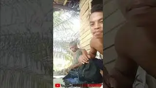Kuli Sixpack Anak Desa Lagi Santai