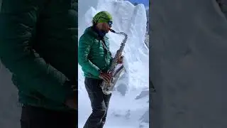 Саксофон і танок на Евересті