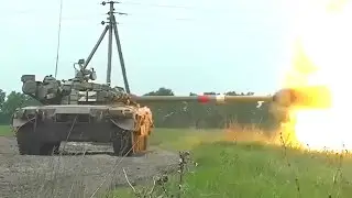 Tank T-80BV and BTR-82A suppress the positions of the Armed Forces of Ukraine