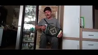Заехал к внучке в гости и поиграл на ее гармошке " Крошка". Цела и невредима тульская малышка ! ))