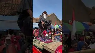 Kostum terunik kakek zeus terbang karnaval 17 agustus