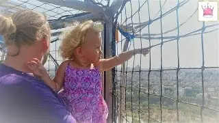 Полет на воздушном шаре - мама в ужасе. Успокаивающая прогулка на катамаране с утятами.