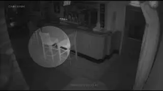 КАМЕРА СНЯЛА ДВИЖЕНИЕ СТУЛЬЕВ. ПРИЗРАК НА ВИДЕО? ПРИВИДЕНИЕ? ПАСТАНОВА?