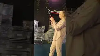 Как же змей девушкам к лицу