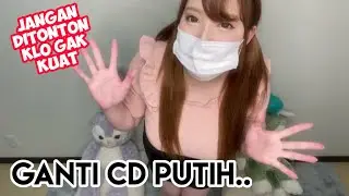 Ganti CD putih cewek cantik hampir kelihatan