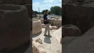 הסברים על עתיקות אושה העתיקה מפי מורה דרך המשתתף גם בחפירות אושה העתיקה - גיפון-נעים