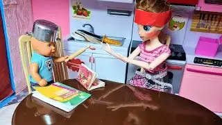 MOM CAME FROM A SCHOOL MEETING) Katya and Max are a fun family! Funny dolls TV series Darinelka