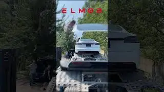 Спуск Tesla з автовозу