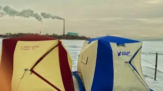 С ДЕВЧОНКАМИ В ПАЛАТКАХ В ШТОРМОВУЮ ПОГОДУ! ПЕРВАЯ В ЖИЗНИ зимняя рыбалка