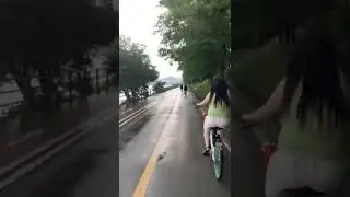 앞에 손흥민 선수 있는지도 모르고 따릉이 열심히 타는 나🚲