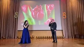 Поздравление директора школы и учителя музыки с Международным женским днём - Vivo per lei