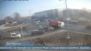 01.04.2024 Мусоровоз столкнулся с иномаркой в Южно-Сахалинске