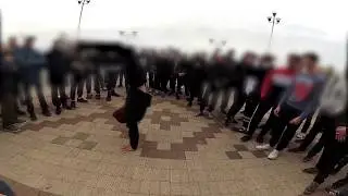 Почему подростки из Ижевска бегают в трусах по улице и танцуют на столбе ради «шайбы» снюса
