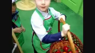 Дети доят корову---Мы в ЧадоГраде---Children milking a cow - - - we are in a Miracle City