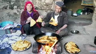 Love Story in a Cave| Old lovers living in an ancient Cave like 2000 Years Ago | Love in Old Age