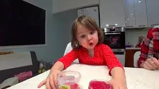 Амелька сочинила песню про новый год