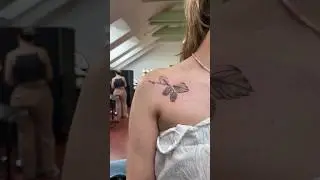 Мини тату в зоне ключицы