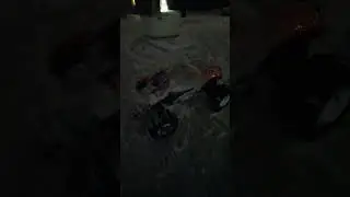Радиоуправляемая машина x maxx тянет ребенка. Traxxas