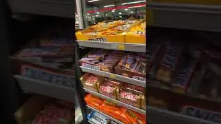 Дальнобой по Америке. Трак-стоп. Много разных сникерсов и твиксов. На траке по США. 