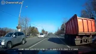 Колесо отвалилось и укатилось от камаза