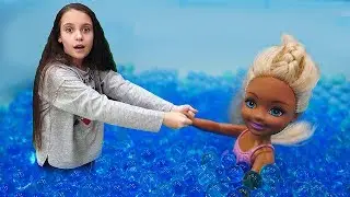 Доктор Плюшева помогает Челси. Видео для детей с игрушками.