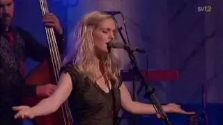 Jul i Folkton - Gläns över sjö och strand (Cassels, 2009)