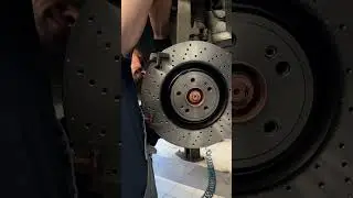 Mercedes Benz замена передних и задних тормозных дисков и колодок .