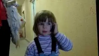 Как маленькие дети разговаривают по телефону.