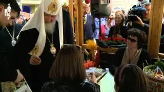 Патриарх Кирилл посетил ярмарку «Пасхальный дар» на Никольской улице