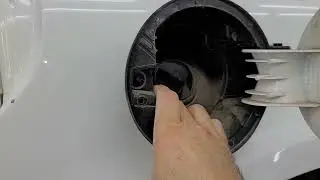 Как снять лючок бензобака Шкода Йети