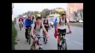 В честь Дня российского флага ижевские велосипедисты устроили массовый велопробег