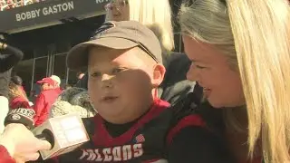 Georgia Bulldog Jordan Davis completes young fan's Christmas wish