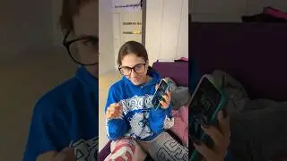 ПОМЕНЯЛА МУЗЫКУ У БАТИ НА ТЕЛЕФОНЕ 