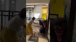 Ngakak !!! GRANDONG kejepit pagar rumah cewek cantik