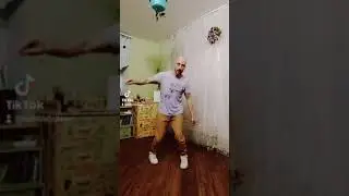 Учим новое простое движение ногами. Шаффл танец в домашних условиях!