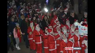 В Керчи прошел парад Дедов Морозов