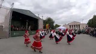 Танец под аплодисменты на Празднике Волжского бульвара.