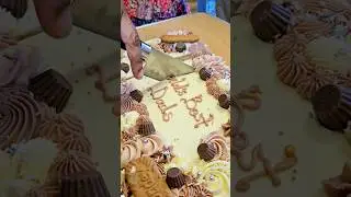 How many servings for a 9*13 sheet cake? #cakecutting #cakebusiness #bakingbusiness #sheetcake #cake