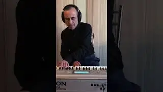 Репетирую фортепианную пьесу "На волнах воспоминаний", которая  откроет мой концерт «Дорога к мечте»