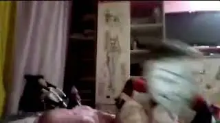 какой то анонимус флексит под музыку