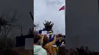 на митинге в турции поют песню 