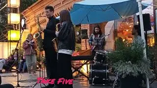Джаз в Самарском дворике у кофейни «Белая Чашка». Группа NEKRASOV band.