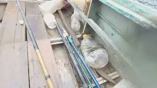 Рыбалка  с  лодки  на  удочку.