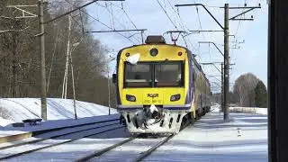 Элeктропоезд ЭР2-989 на о.п. Саулкалне / ER2-989 EMU at Saulkalne stop