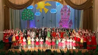Премьера собрала сотни зрителей