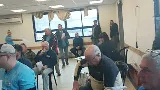 טיולי גיפים וגיפאים מתנדבים- מנהלת צליל-ים מברכת את הג'יפאיות0גיפאים ומסבירה על התלמידים- גיפון-נעים