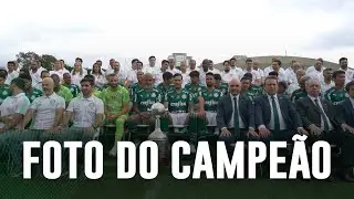 ELENCO POSA PARA FOTO OFICIAL DE CAMPEÃO